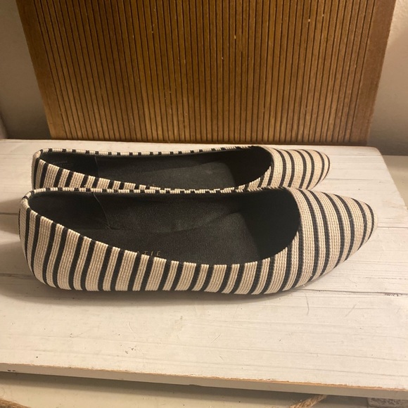 Kelly & Katie Striped Black and Cream Women's Flats - Picture 2 of 7
